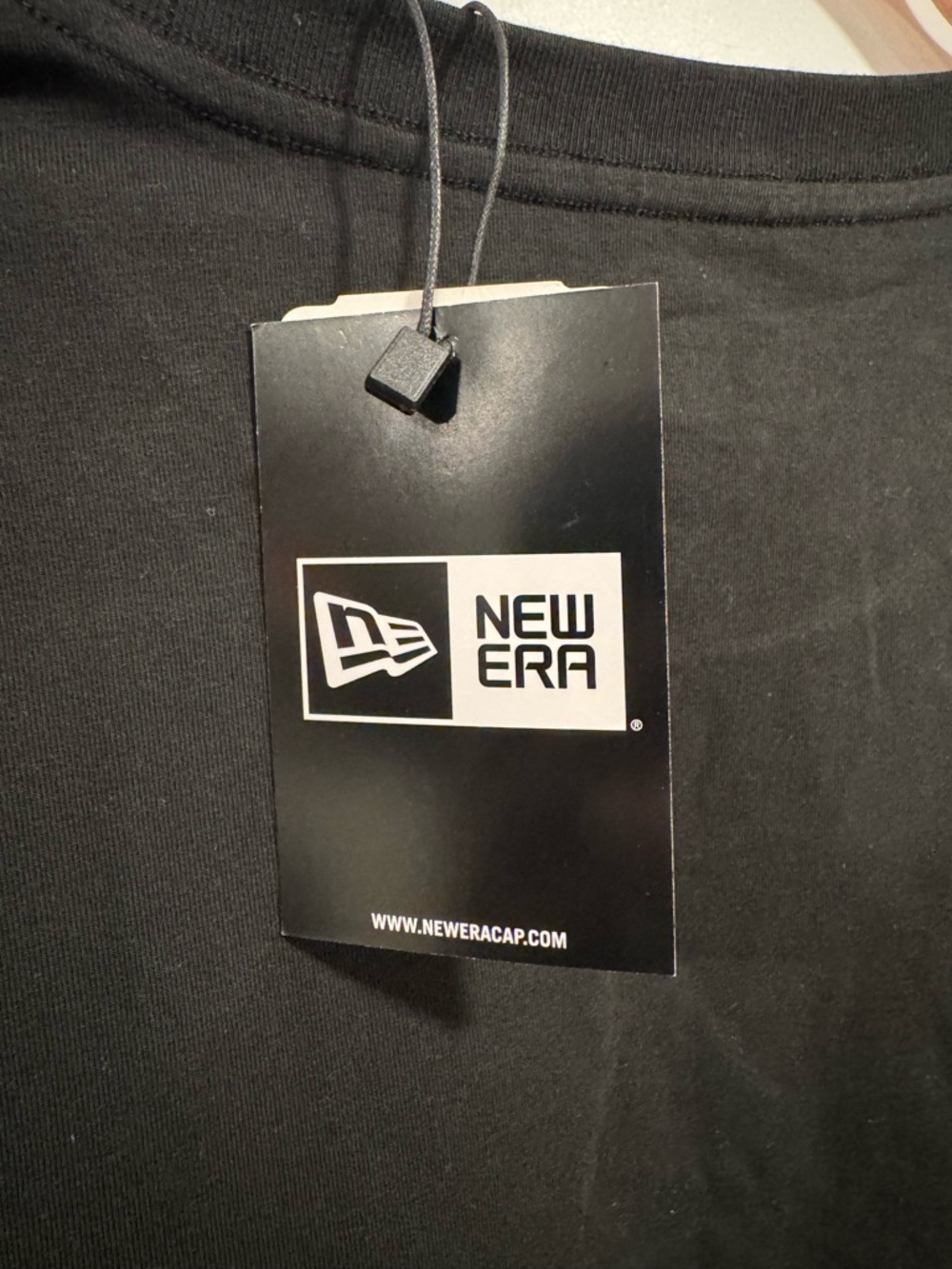 New Era Black T-Shirt with White Logo Tag - Picture 3 of 4